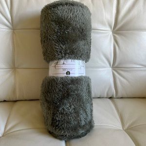 🆕 Target Home Super Soft & Cozy Sage Green Sherpa Throw Blanket, Home Decor